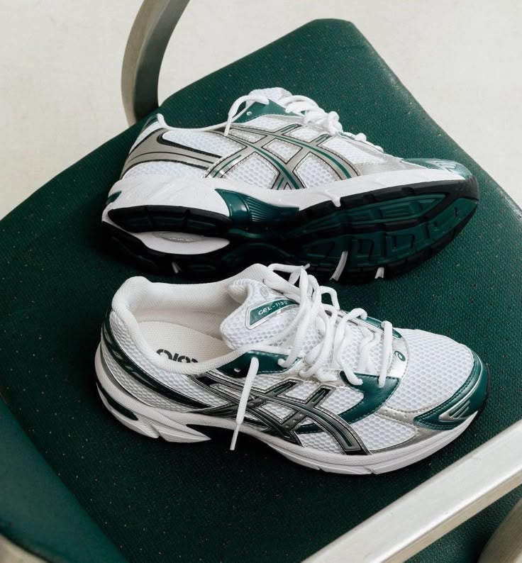 ASICS GEL-1130 : Le parfait équilibre entre rétro, confort et style